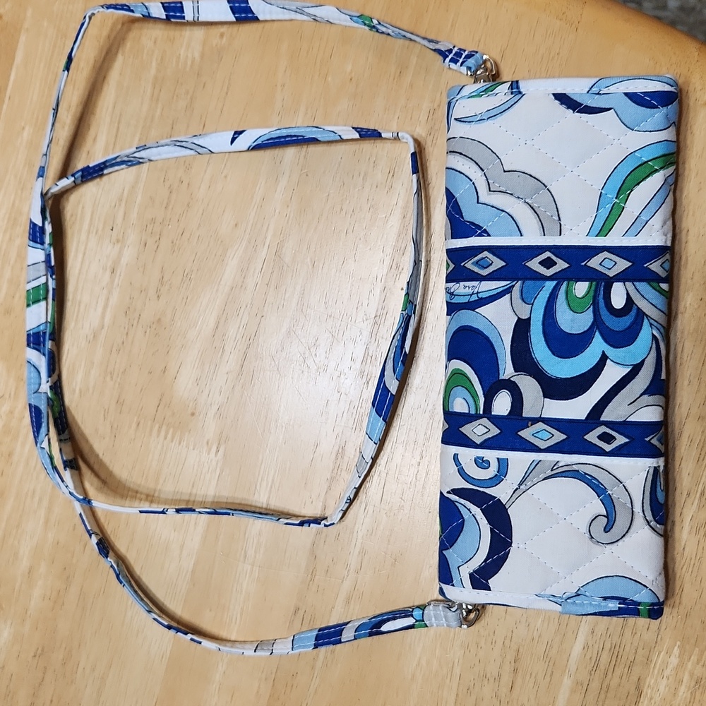 Vera Bradley Crossbody - Picture 2 of 4